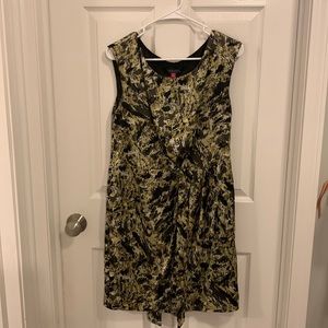 Vince Camuto green and gold patterned sleeveless dress